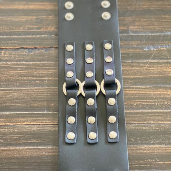 Black cuff bracelet with silver hardware - unisex - Picture 2 of 4